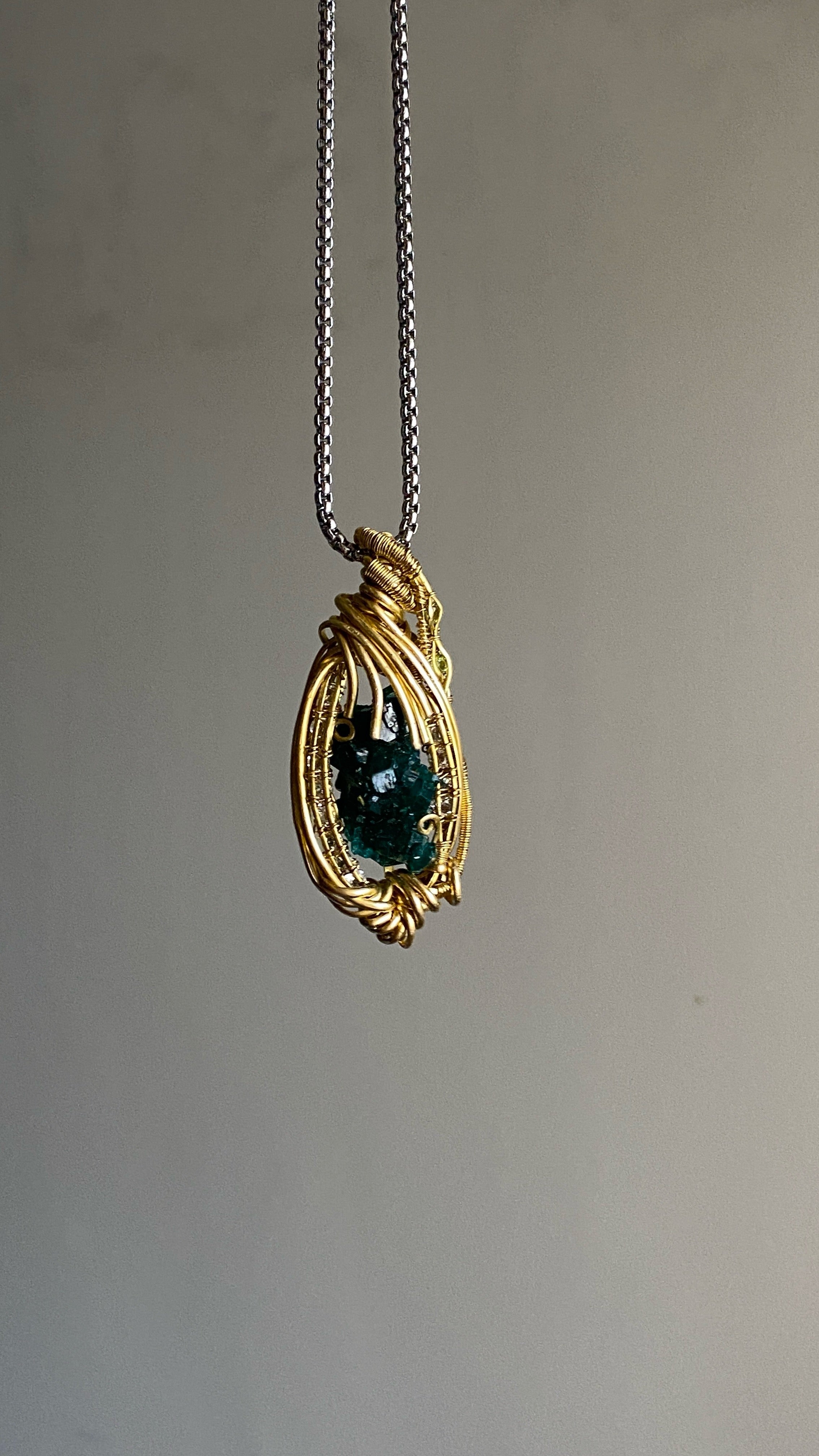 necklace of dioptase reveals the dioptase spiritual meaning